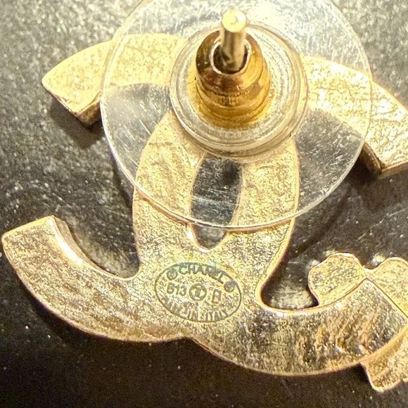 CHANEL Black and Gold Clover Earrings - Picture 8 of 11